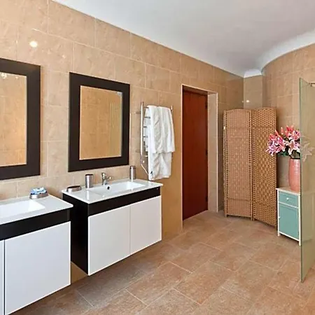 Carvoeiro Sleeps 14 Pool Air Con Wifi * Carvoeiro (Lagoa)